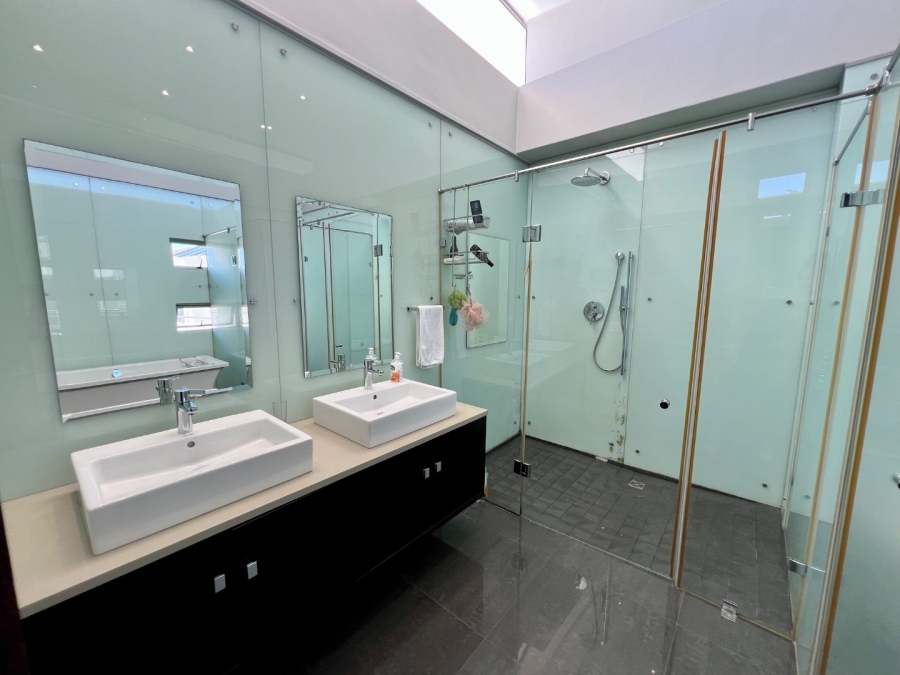 5 Bedroom Property for Sale in Oubaai Western Cape